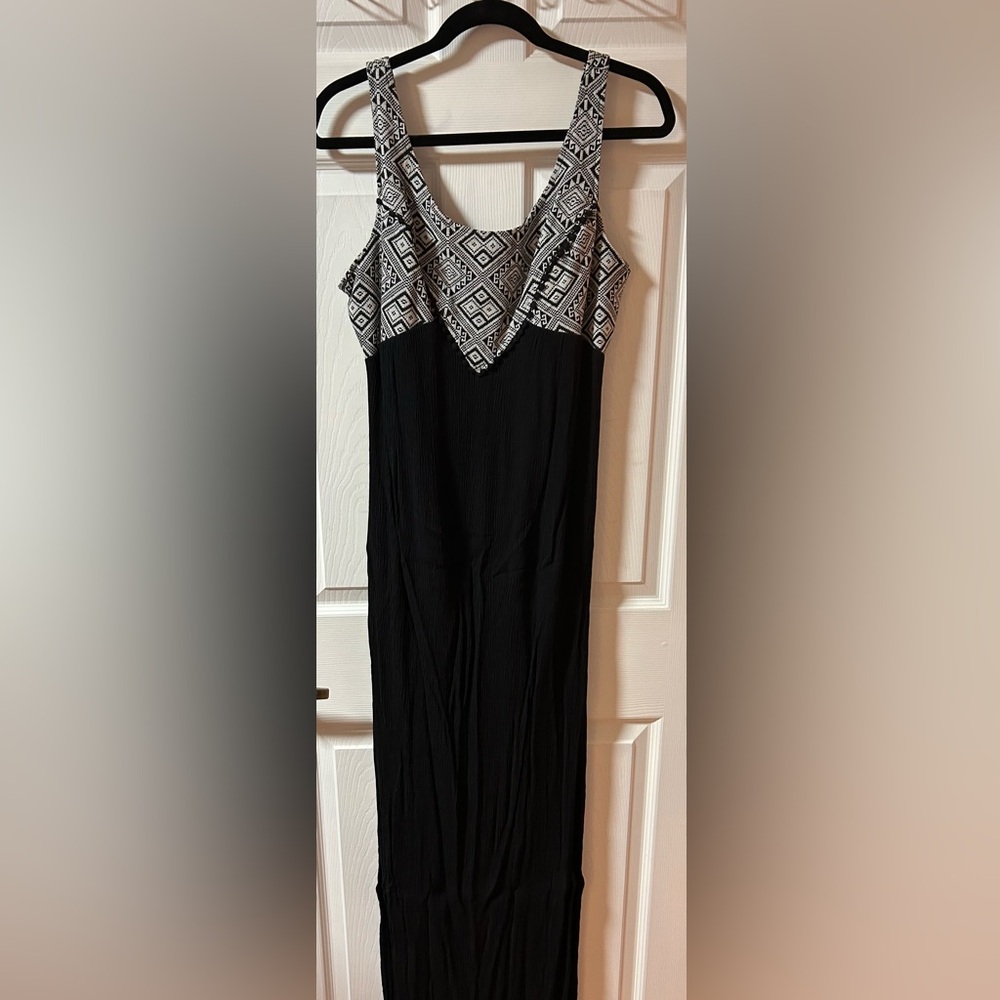 Black Sleeveless Maxi Dress